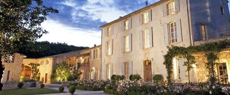 The Villa Françoise can sleep up to 28 guests.